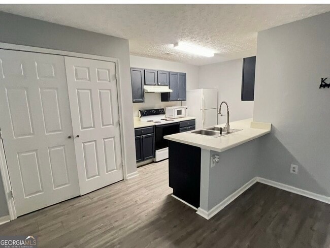 Building Photo - 2279 Strathmoor Manor Dr