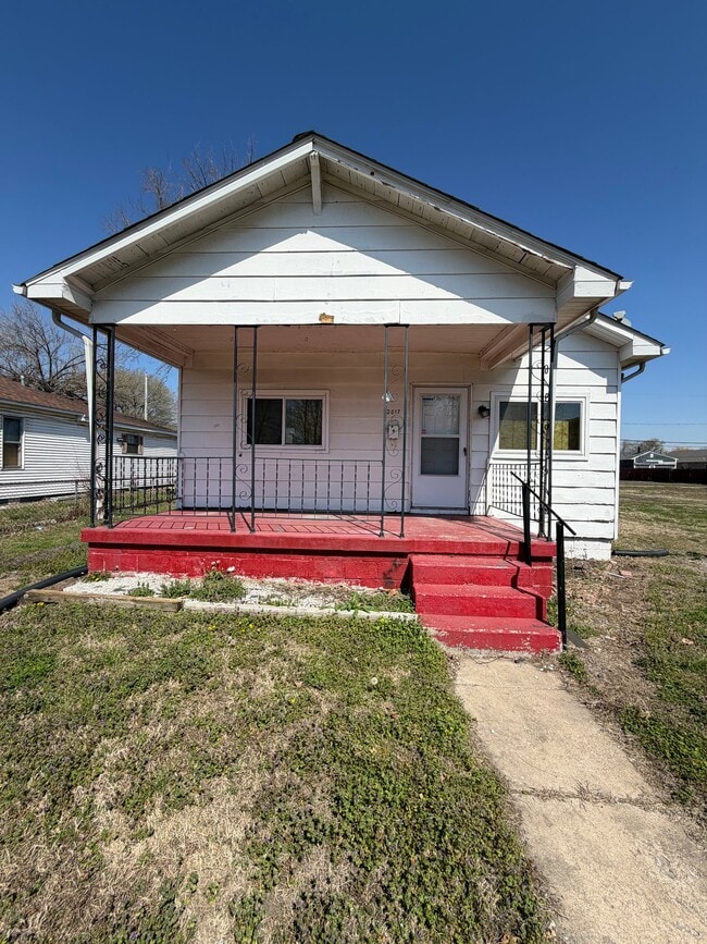 Building Photo - 2017 McCasland Ave