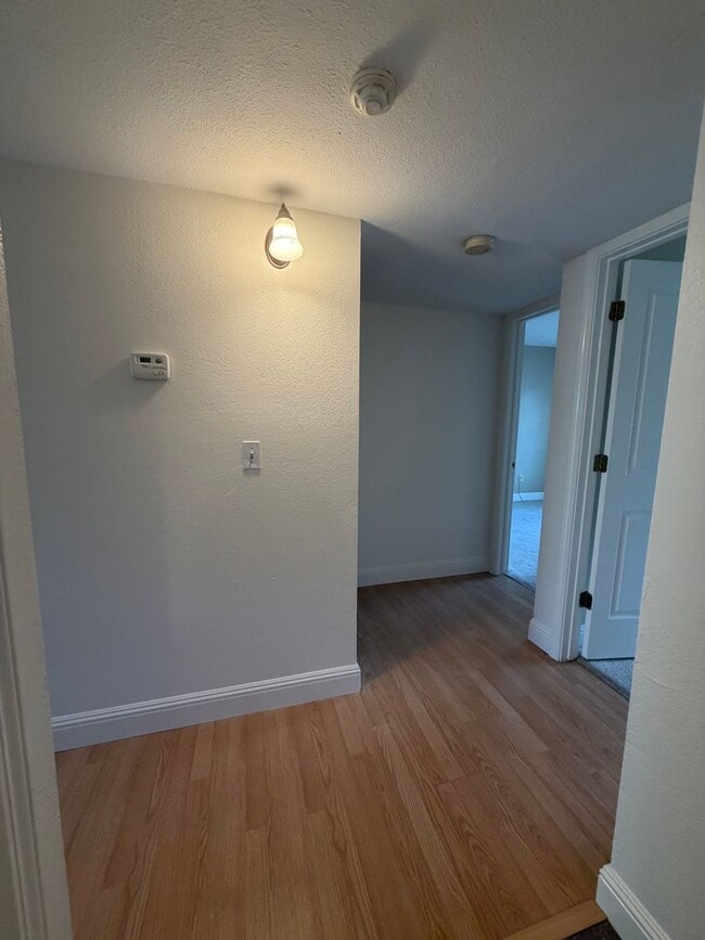 Building Photo - Cozy 2 Bedroom Ground Level Condo In The Highly Desirable New Park Village Community in Newark