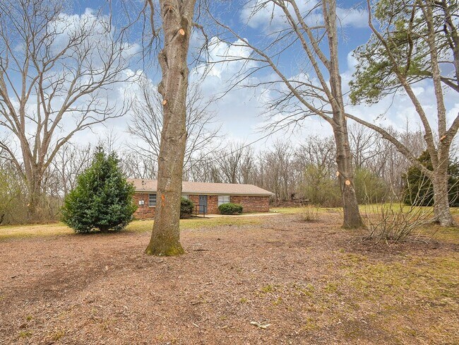 Building Photo - UPDATED 3 bed, 2 bath in Millington.