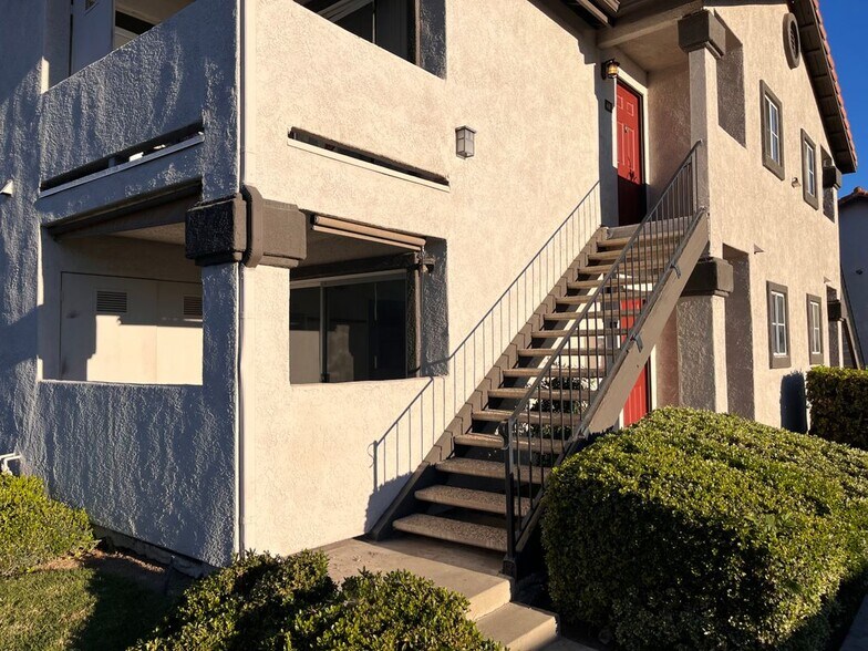 Building Photo - 16377 Lakeshore Dr