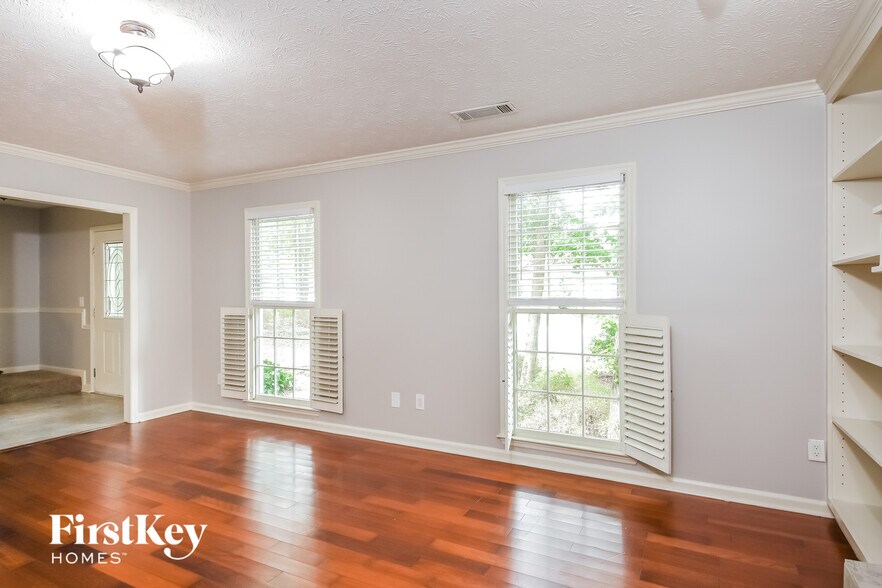 Building Photo - 1214 Hollytree Ct