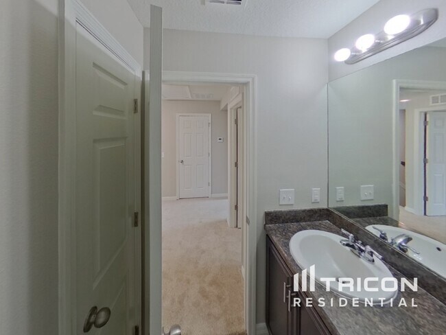 Building Photo - 10710 Southern Forest Dr