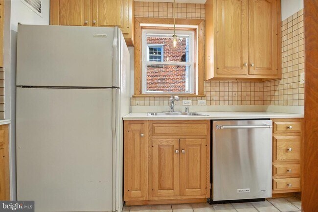 Building Photo - 3105 S High St