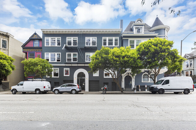 Interior Photo - Oak Shrader Apartments