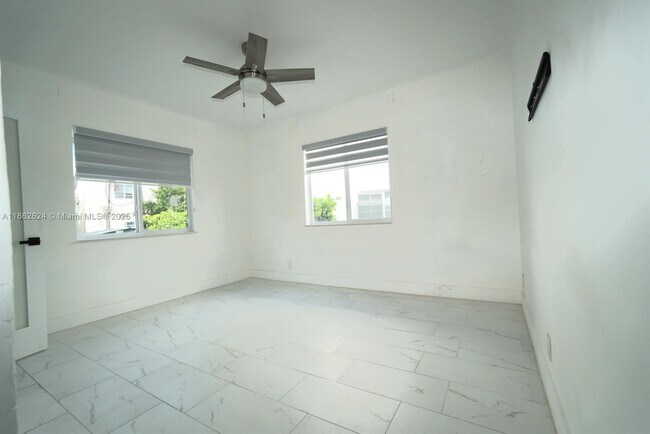 Building Photo - 815 W 39th St