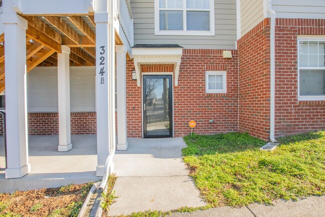 Building Photo - Lovely 2 BR/1 BA Condo in Marshall Heights!