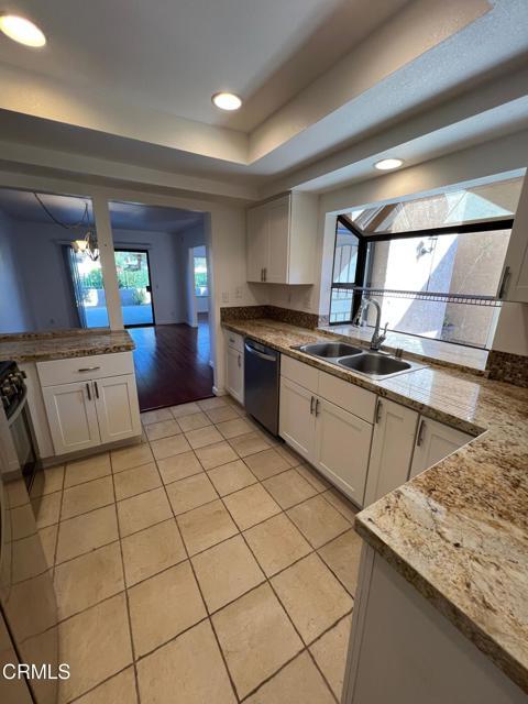 Building Photo - 835 Sandberg Ln