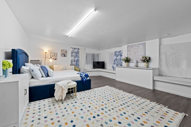 Building Photo - 228 Sunset Dr