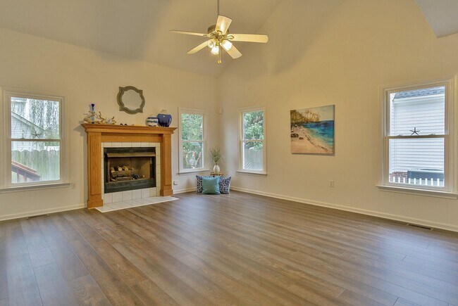 Building Photo - 3-Bedroom Home in Hillcrest Farms on Corne...