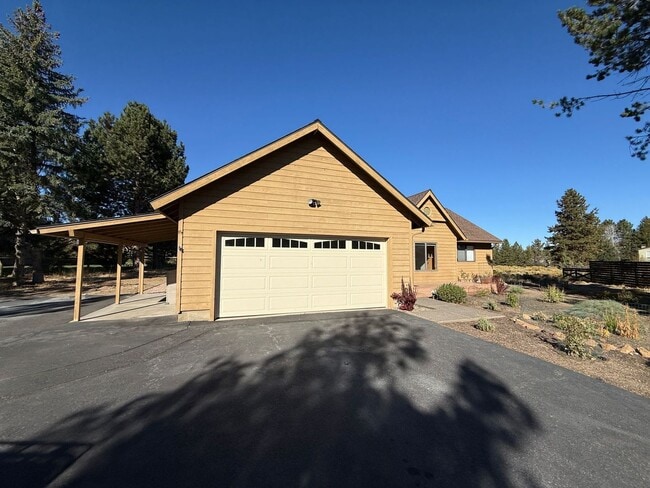 Primary Photo - County Setting in NW Bend - 3 Bedroom / 2 Bathroom