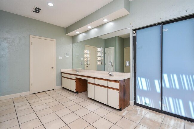 Building Photo - 7706 Coachwood Dr