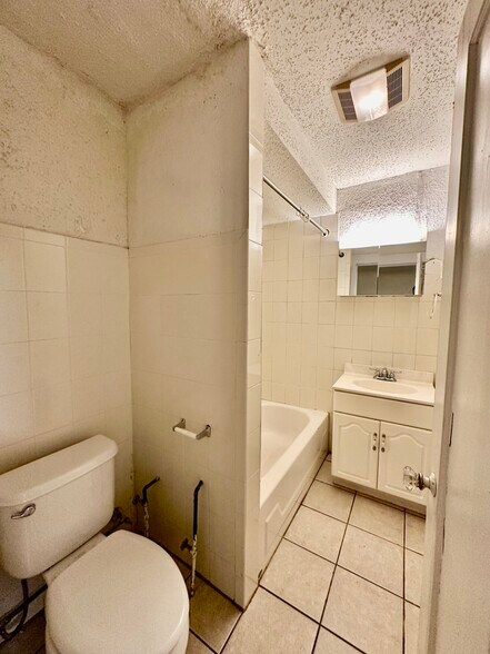 Building Photo - 74 Egmont St