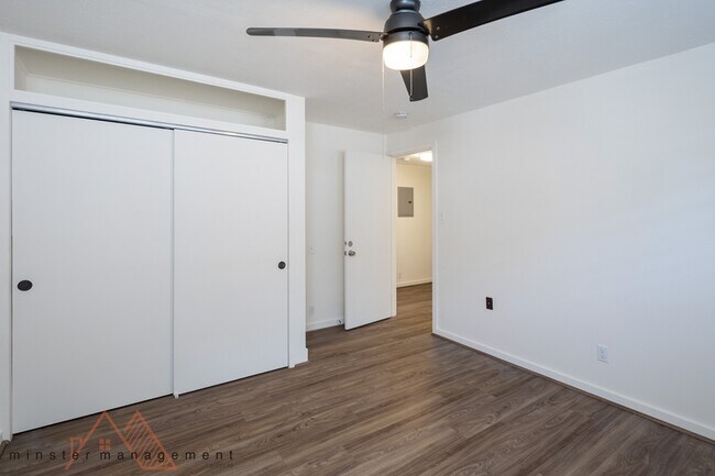 Building Photo - 2133 Metcalf St