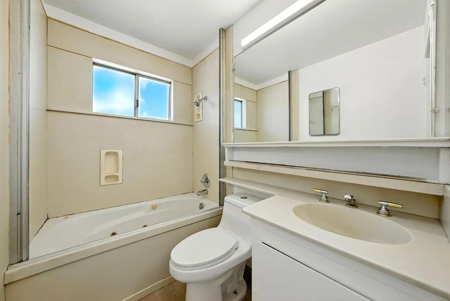 Building Photo - 1264 Bouret Dr