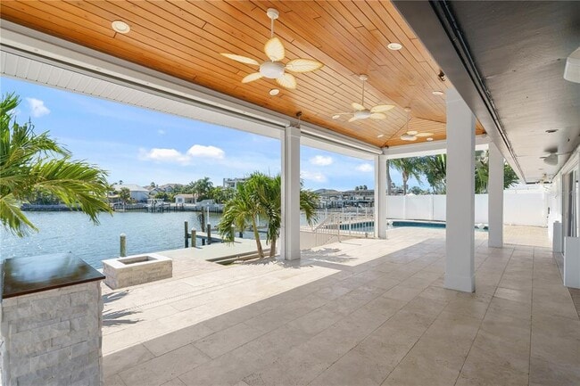 Building Photo - 3924 Versailles Dr