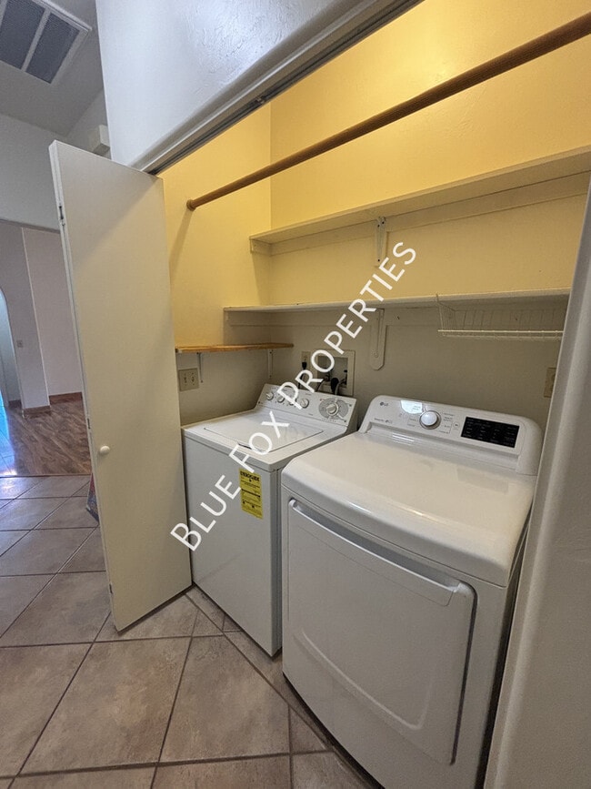 Building Photo - 9511 E Briana Ln