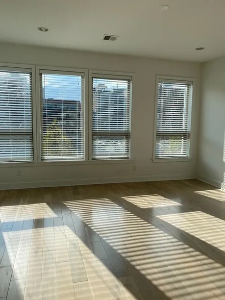 master room - 1213 Noble St