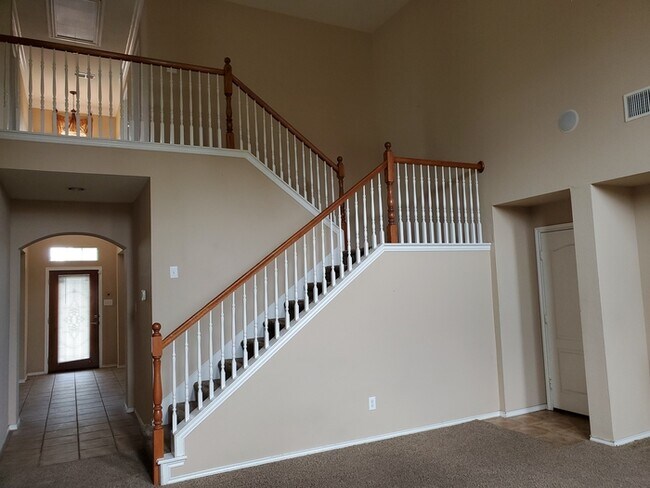 Building Photo - 627 Magnolia Ln