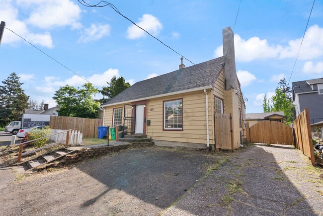 Building Photo - 3831 NE 82nd Ave