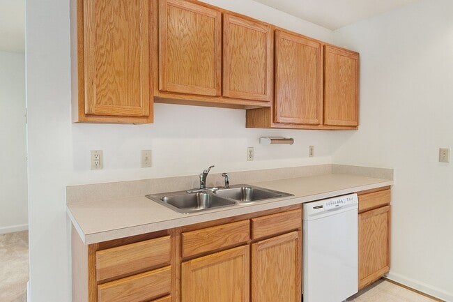 Building Photo - 119 Waterbury Ct