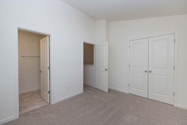 Building Photo - BEAUTIFUL End Unit 2 Bedroom Townhome in Pineville - MOVE IN READY MARCH 2026