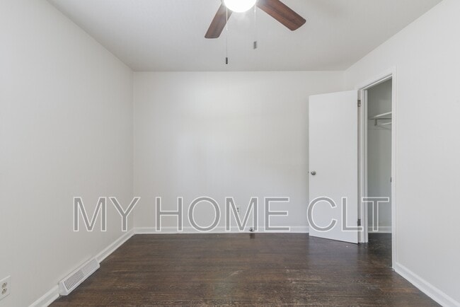 Building Photo - 1024 Houston St