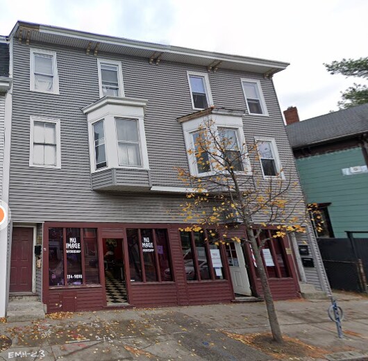 Building Photo - 94 River St