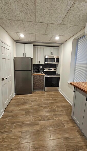 Building Photo - 4670 James St