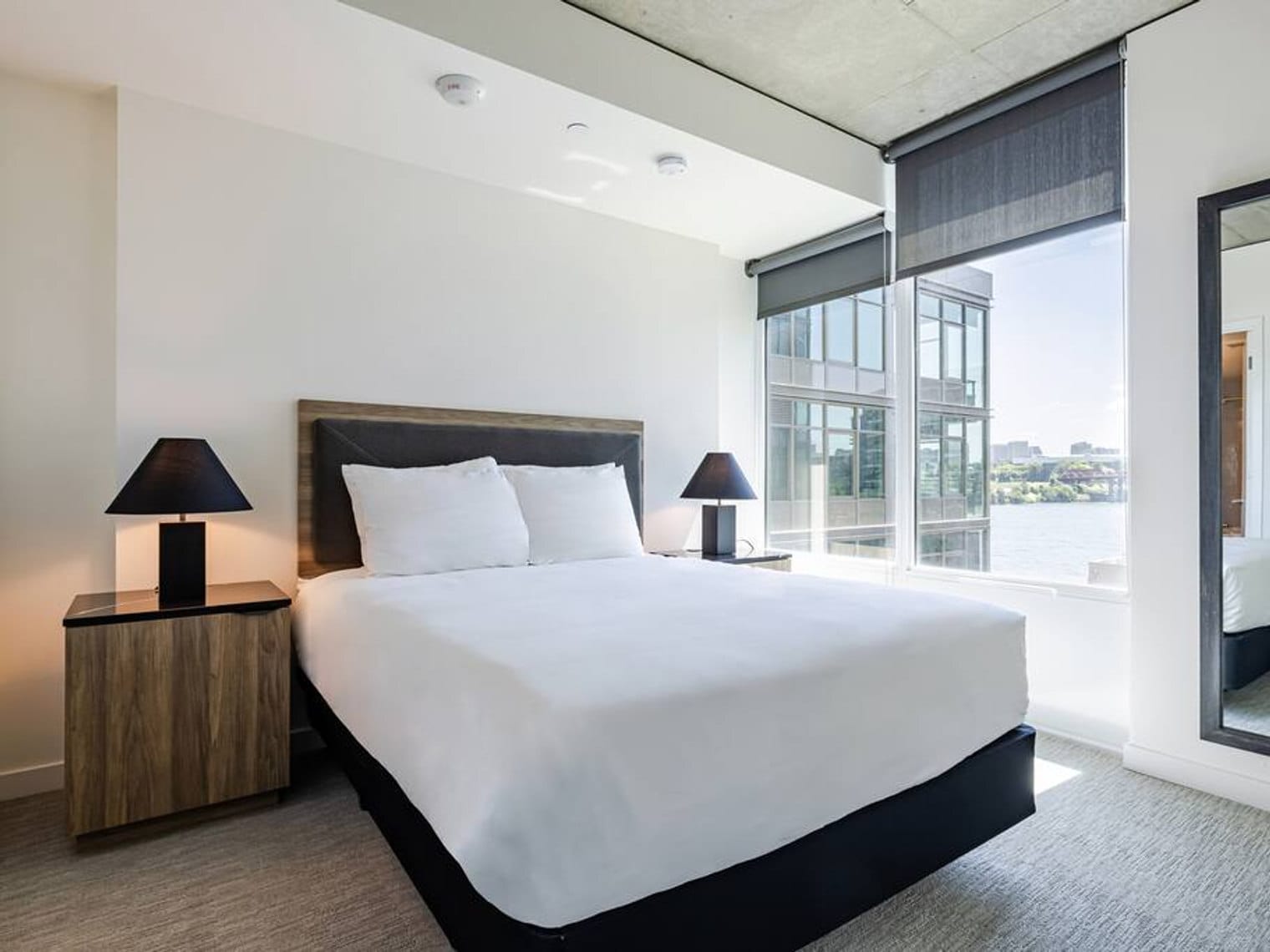 Building Photo - 1550 NW Naito Pkwy