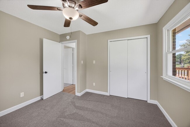 Building Photo - 3 bedroom, 2 bathroom House in Eden!