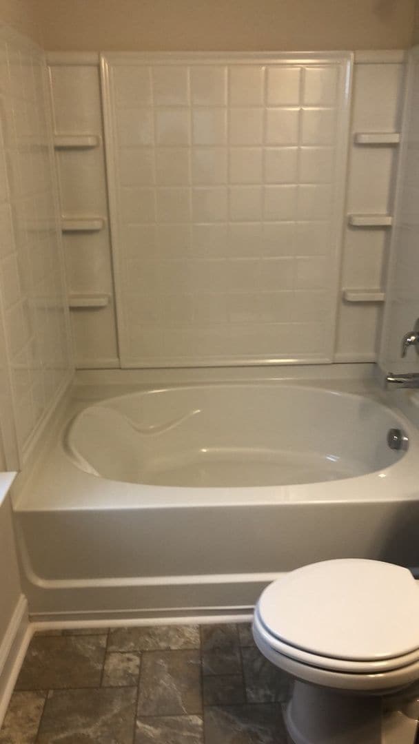 Building Photo - 3BR  2.5BA TOWNHOME