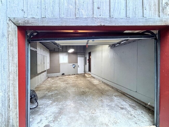 Building Photo - 5709 Vincent Rd