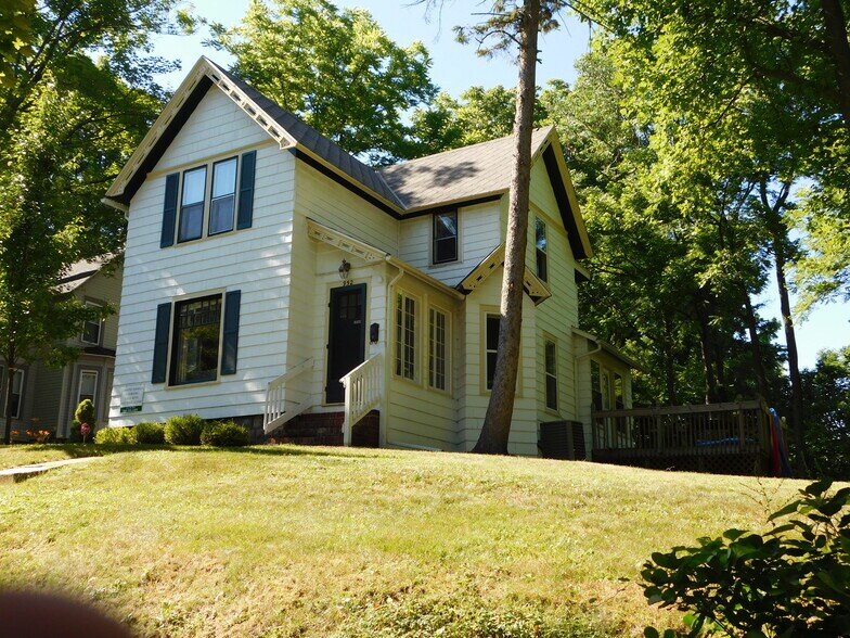 Front of home - 952 Grant St