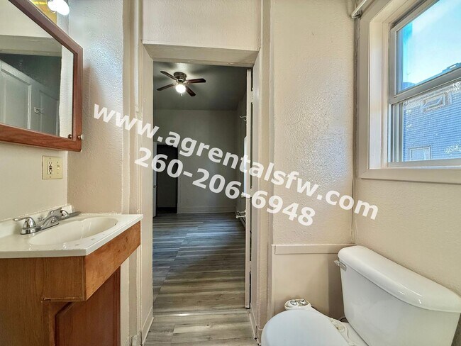 Building Photo - 110 S Cowen St Exd