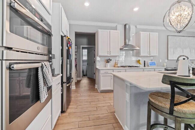 Building Photo - "Devonshire Model 5-Bedroom Retreat with 3...