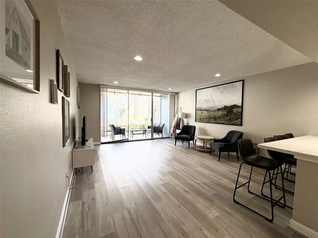 Building Photo - 12500 Melville Dr