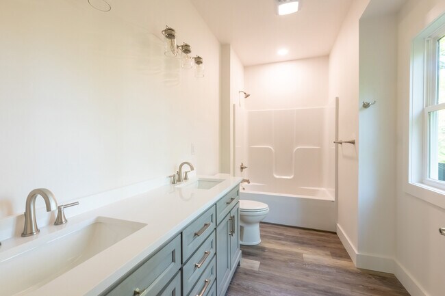 Building Photo - 2045 Southfork Dr