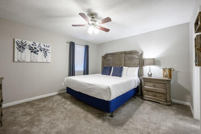 Building Photo - 10 Jill Ln