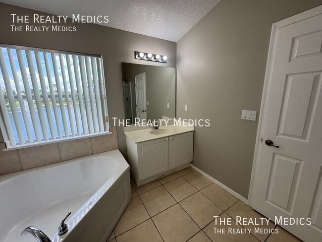 Building Photo - 2793 Club Cortile Cir