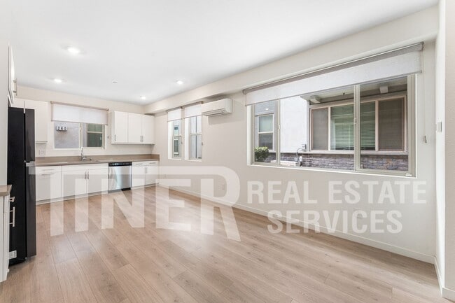 Building Photo - 266 Box Lane-