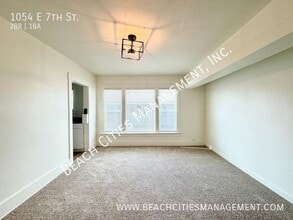 Building Photo - 1054 E 7th St