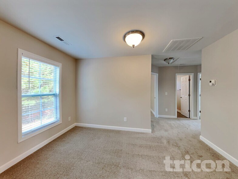 Building Photo - 1655 Crestlawn Tl