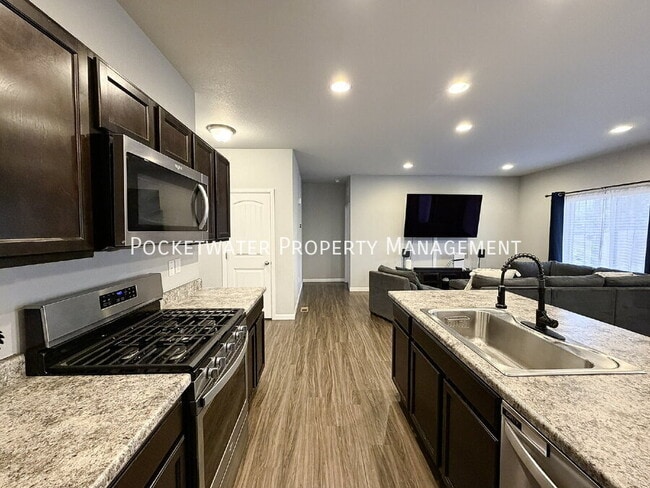 Building Photo - 1115 Sherman Dr
