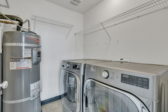 Building Photo - 2 Bed 1 Bath Condo in Lakeland Hills