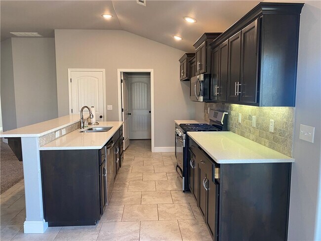 Building Photo - 3550 Macintosh Way