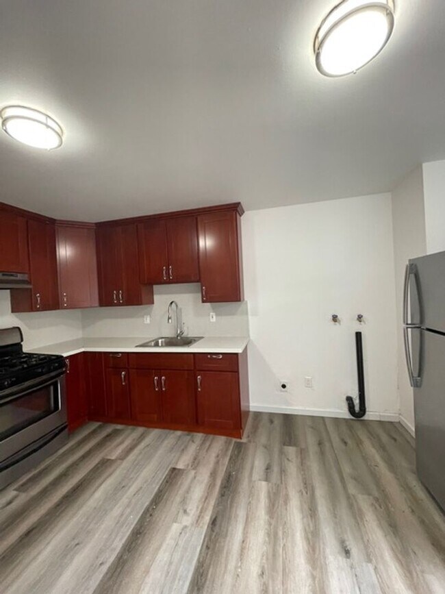 Building Photo - 2-Bedroom, 1-Bath Duet in Union City