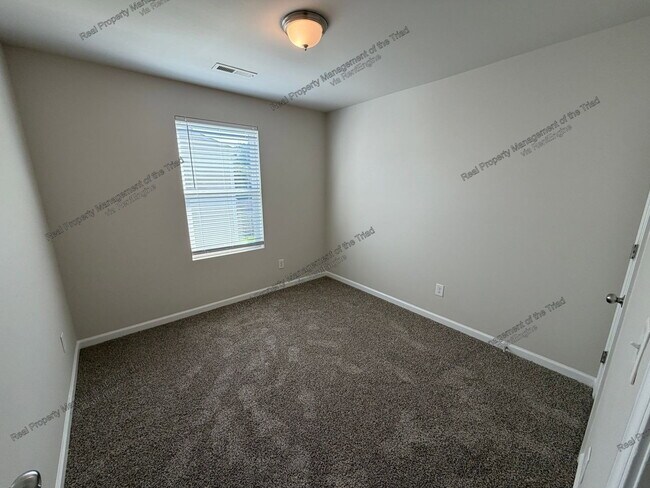 Building Photo - 4116 Devonwood Ct