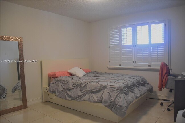 Building Photo - 10610 SW 158th Ct