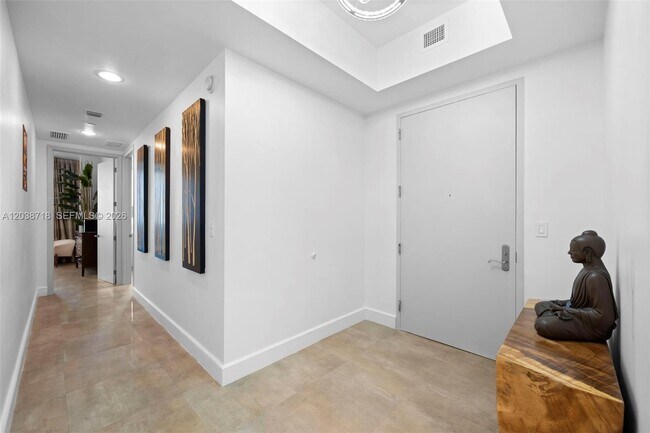 Building Photo - 15901 Collins Ave
